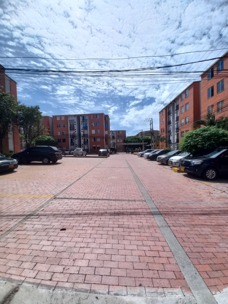 Apartamento En Arriendo - C.r Almendros Piso 4, Ibagué