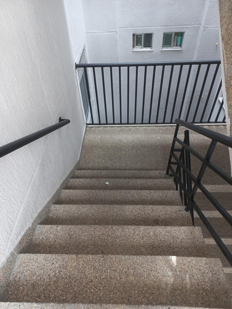 APARTAMENTO en ARRIENDO en C.R ALMENDROS PISO 4 — 5