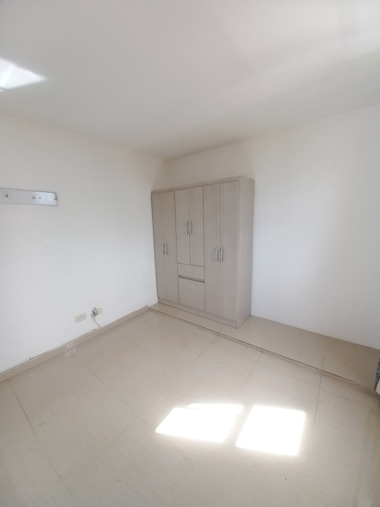 Apartamento En Arriendo - C.r Almendros Piso 4, Ibagué