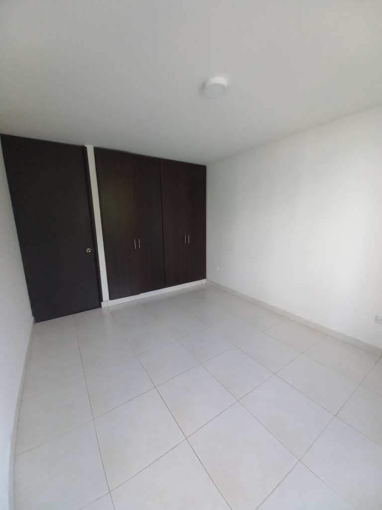 Apartamento En Arriendo - C.r Yerbabuena Piso 4, Ibagué