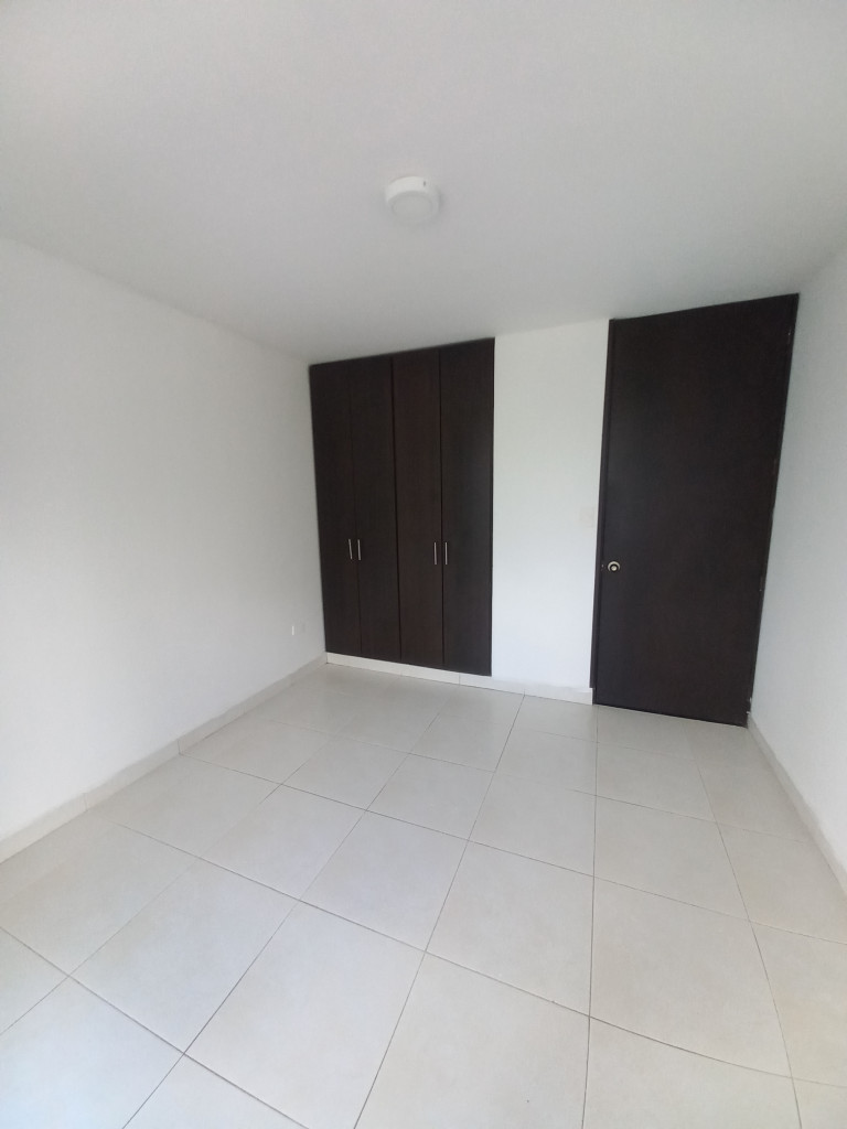 Apartamento En Arriendo - C.r Yerbabuena Piso 4, Ibagué