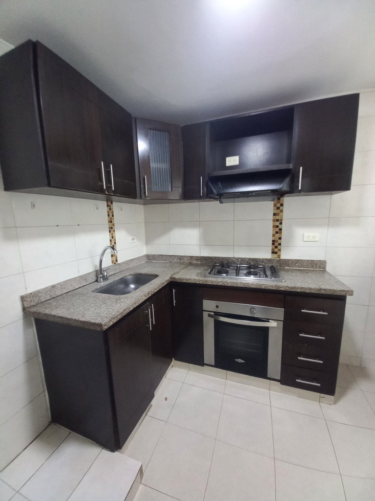 Apartamento En Arriendo - C.r Yerbabuena Piso 4, Ibagué