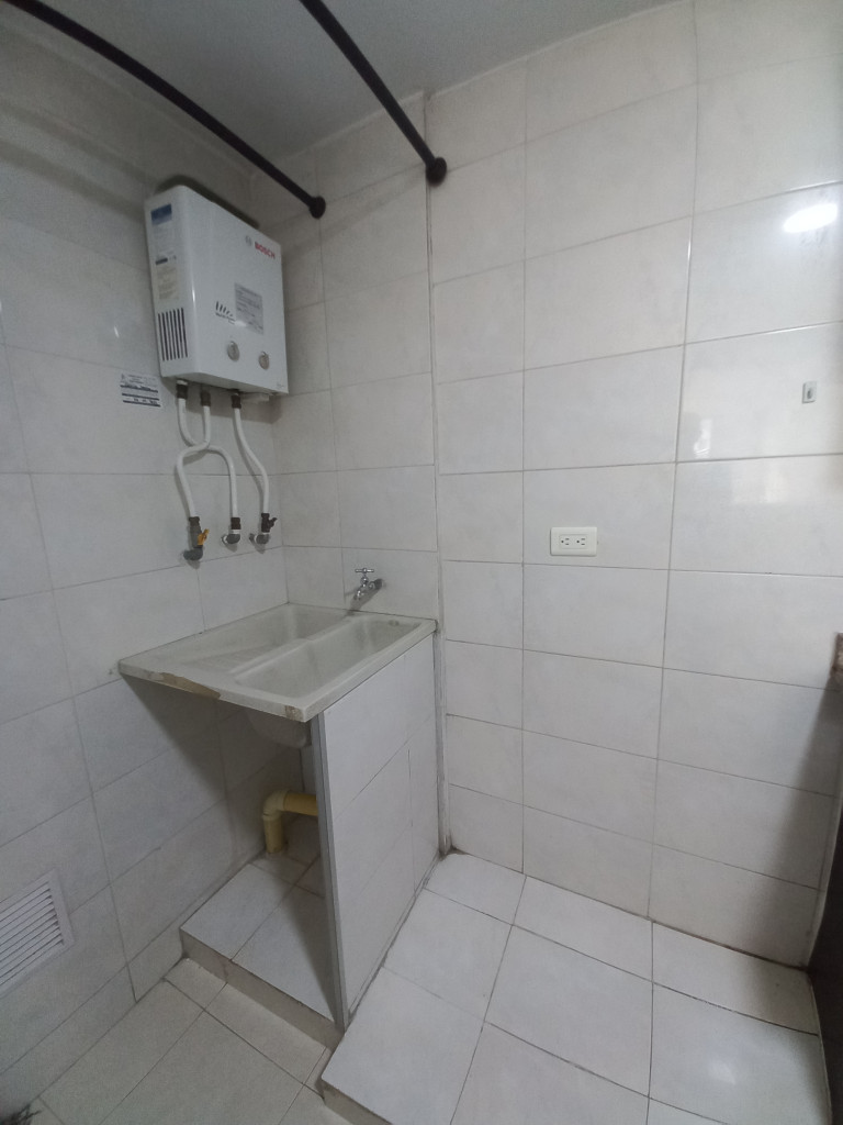 Apartamento En Arriendo - C.r Yerbabuena Piso 4, Ibagué