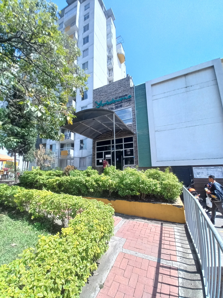 APARTAMENTO en ARRIENDO en C.R YERBABUENA PISO 4 — 2