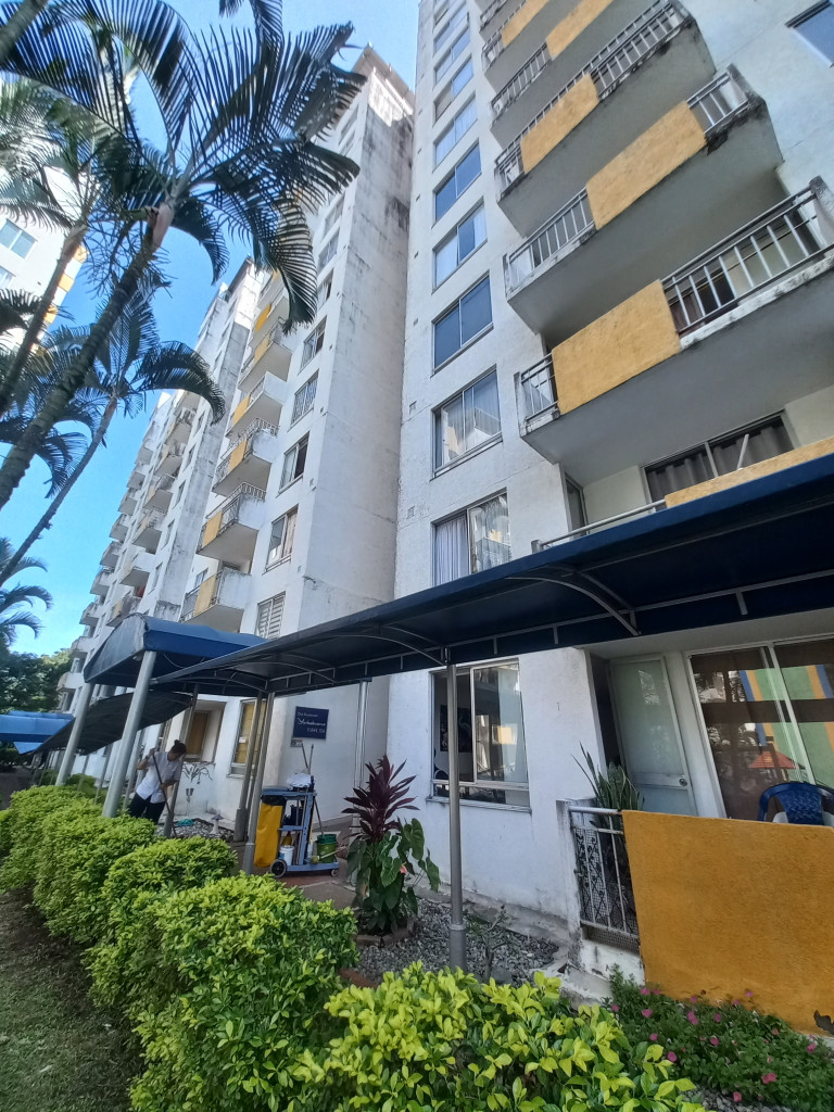 APARTAMENTO en ARRIENDO en C.R YERBABUENA PISO 4 — 4