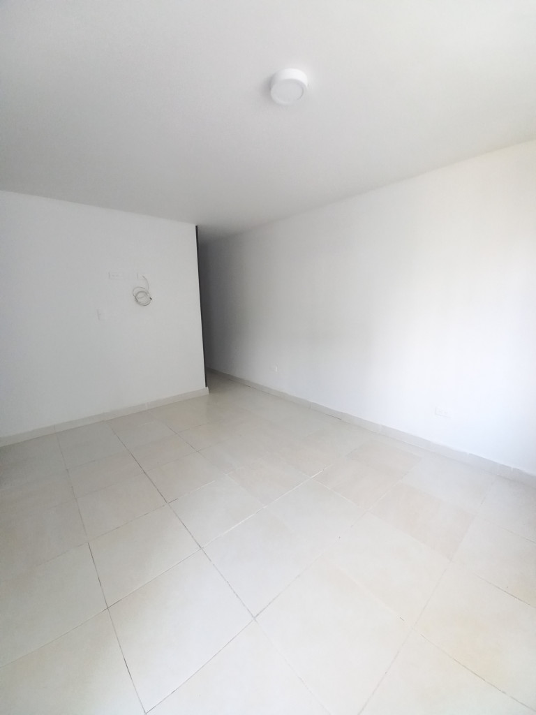 APARTAMENTO en ARRIENDO en C.R YERBABUENA PISO 4 — 5
