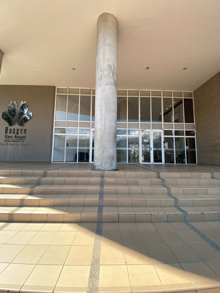 APARTAMENTO en ARRIENDO en C.R BOSQUE SAN ANGEL PISO 12 — 2