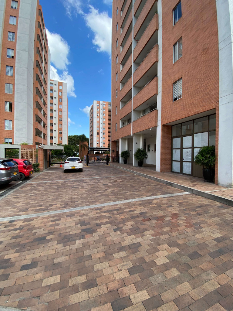 APARTAMENTO en ARRIENDO en C.R MALLORCA PISO 2 — 3
