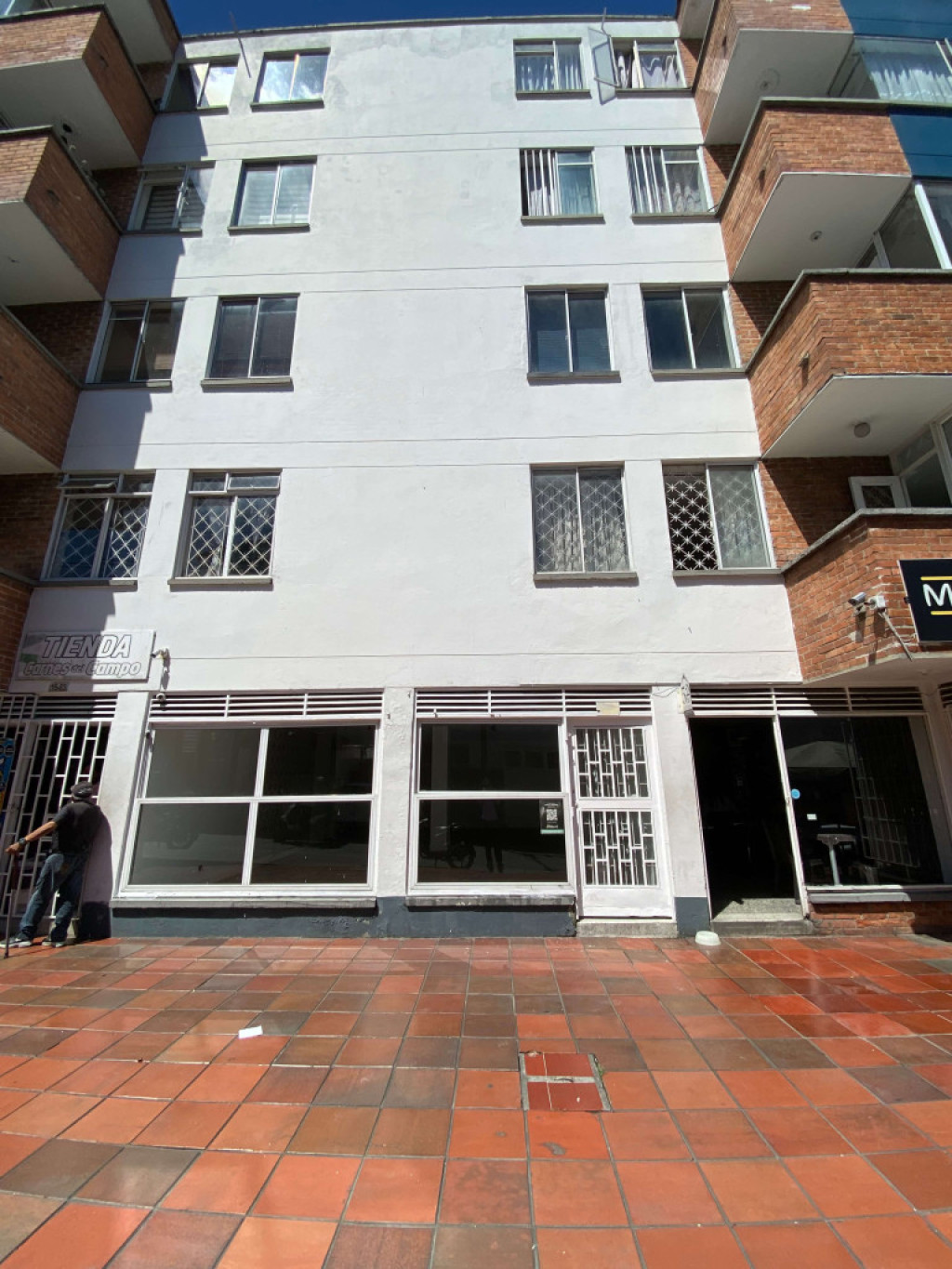 LOCAL en ARRIENDO en LOS ALMENDROS- CENTRO — 3