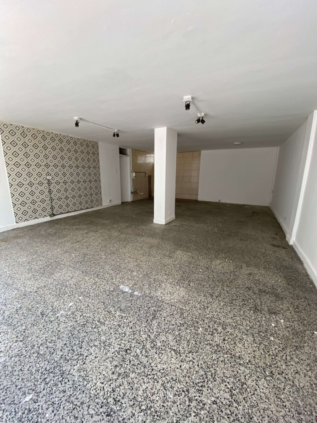 LOCAL en ARRIENDO en LOS ALMENDROS- CENTRO — 5