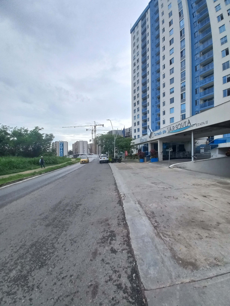 APARTAMENTO en ARRIENDO en C.R TORREON DE VARSOVIA PISO 15 — 2