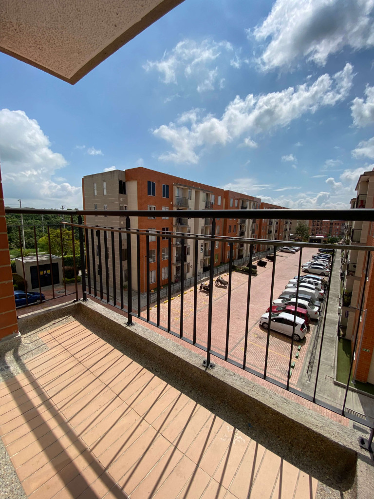 APARTAMENTO en VENTA en C.R ARBOLEDA DEL TOTUMO PISO 4 — 4