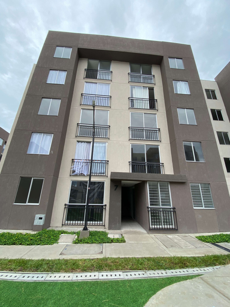 APARTAMENTO en ARRIENDO en C.R LYLA HACIENDA SANTA CRUZ PISO 5 SIN ASCENSOR — 2