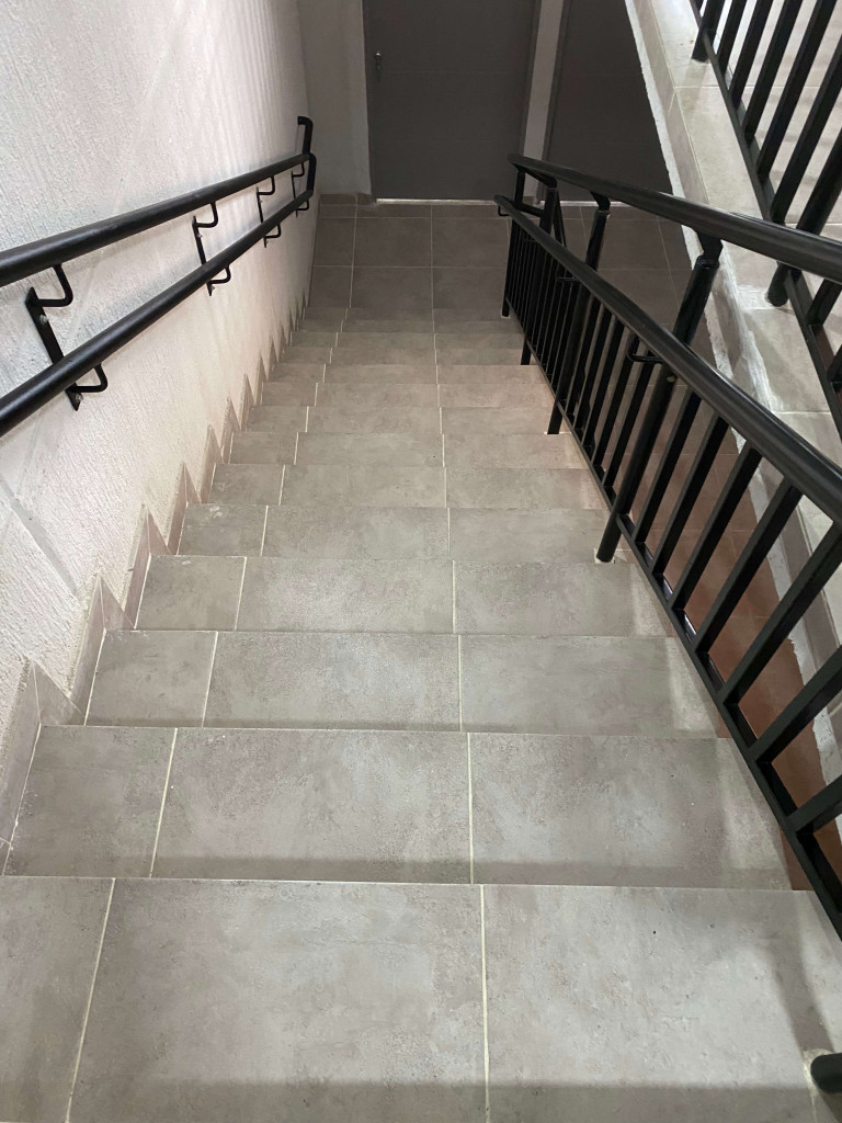 APARTAMENTO en ARRIENDO en C.R LYLA HACIENDA SANTA CRUZ PISO 5 SIN ASCENSOR — 5