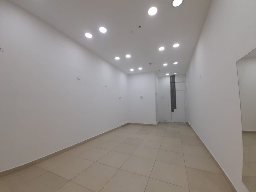 Local En Venta - Avenida Pradilla, Chia