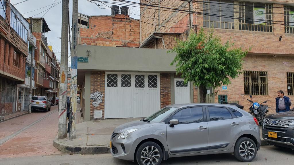 Casas Con Local En Arriendo - San Pedro Los Robles, Bogotá