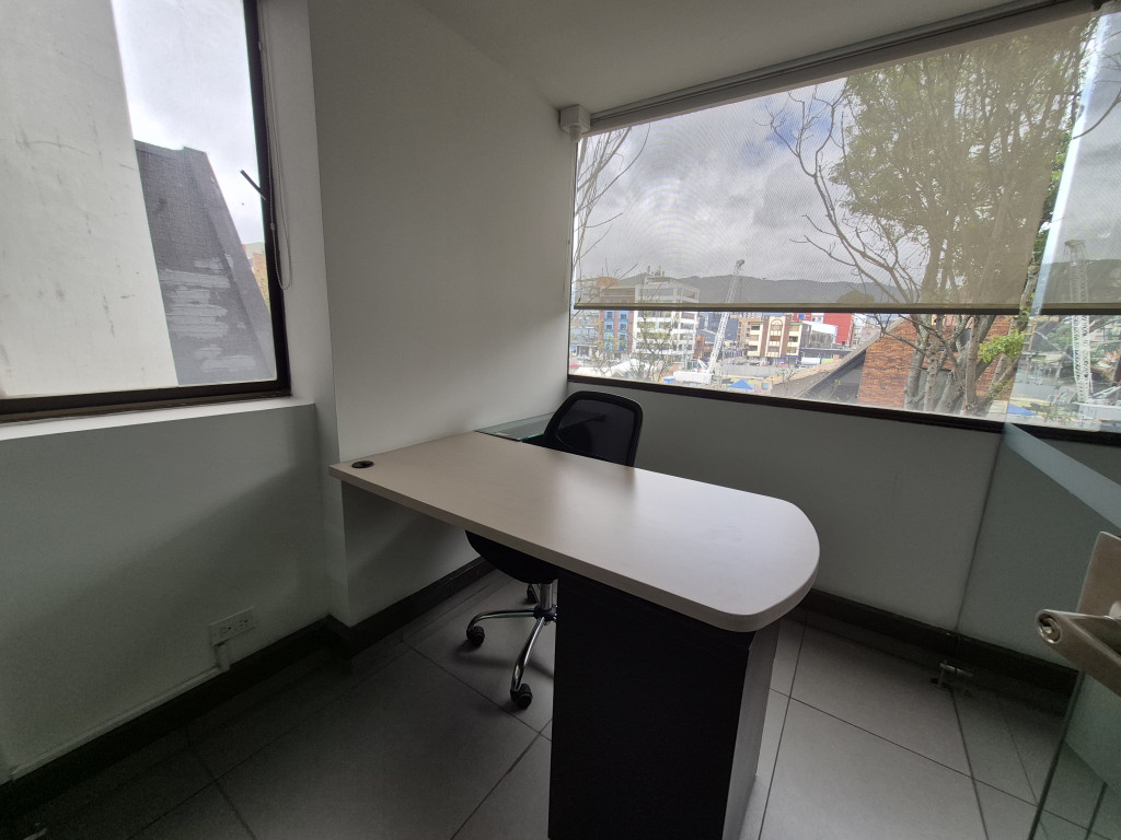 Oficina En Arriendo - Puente Largo, Bogotá