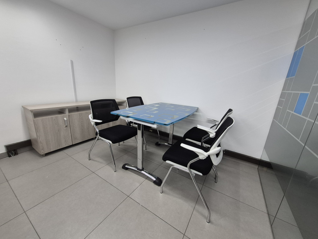 Oficina En Arriendo - Puente Largo, Bogotá