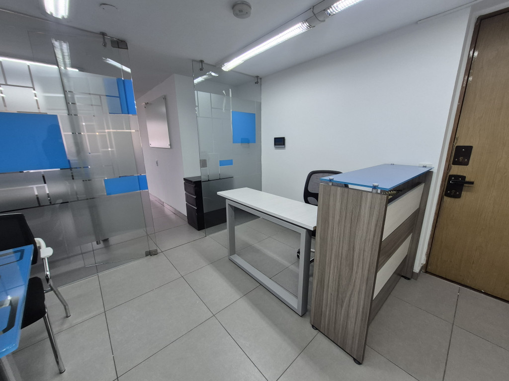 Oficina En Arriendo - Puente Largo, Bogotá