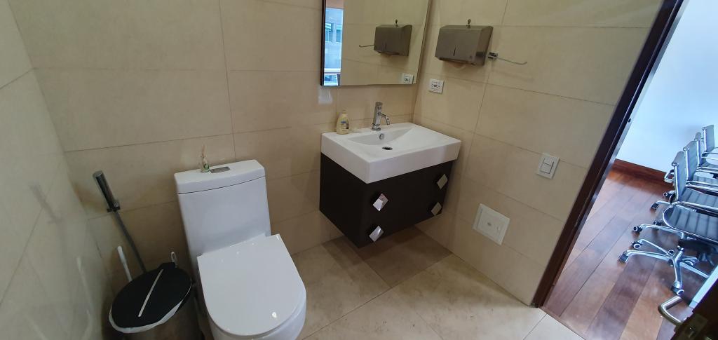 Oficina En Venta - Santa Barbara, Bogotá