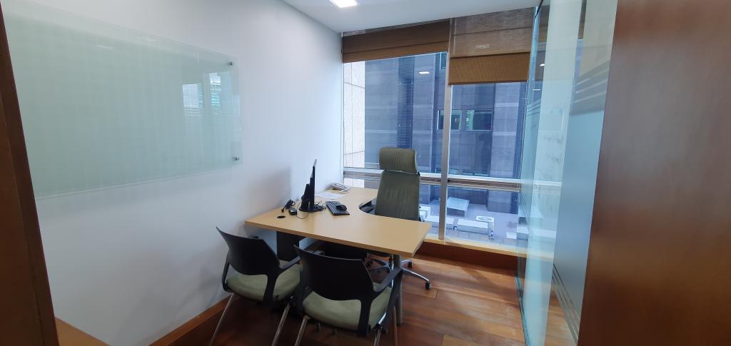 Oficina En Venta - Santa Barbara, Bogotá