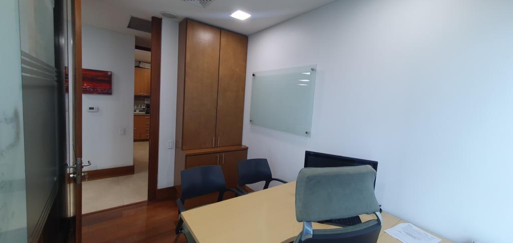 Oficina En Venta - Santa Barbara, Bogotá