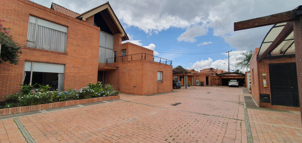 Casa En Venta - San José De Bavaria, Bogotá