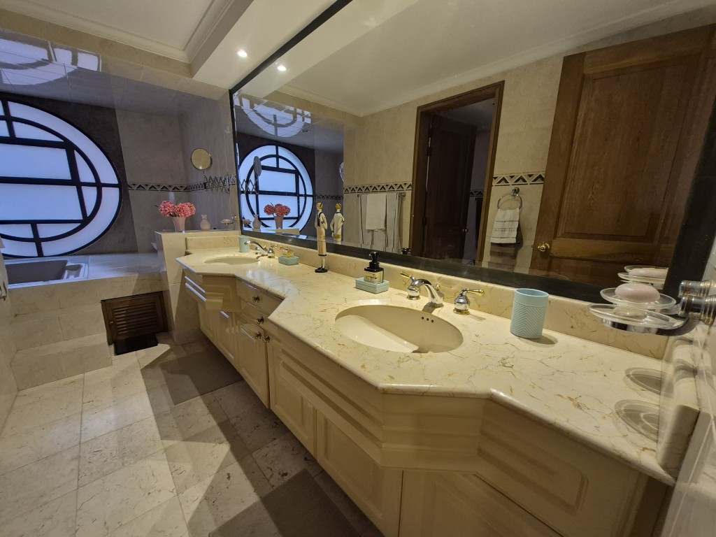 Apartamento En Venta - Los Rosales, Bogotá