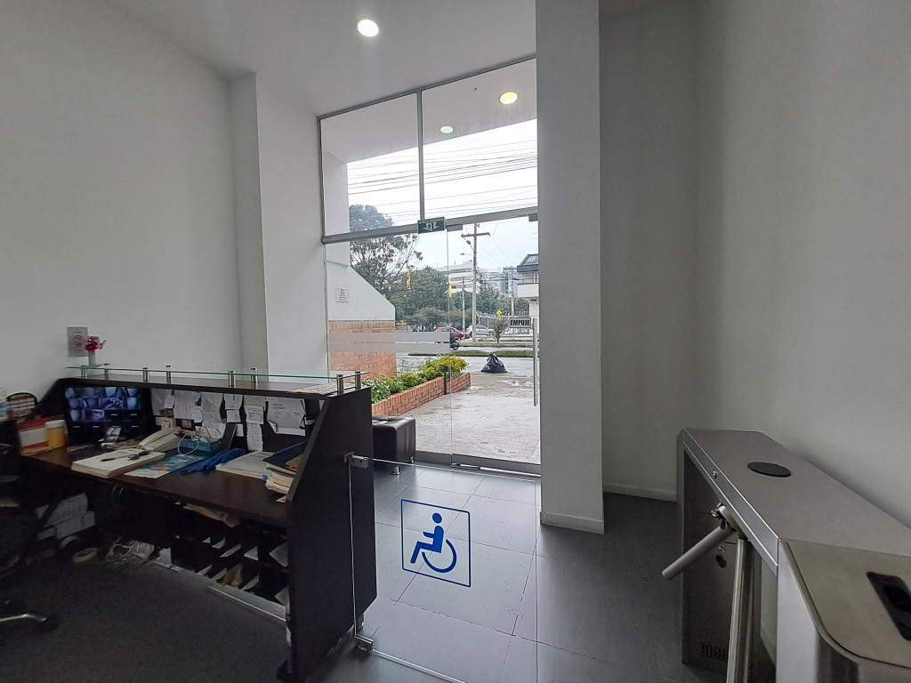 Oficina En Venta - Puente Largo, Bogotá