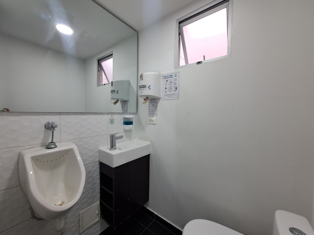 Oficina En Venta - Puente Largo, Bogotá