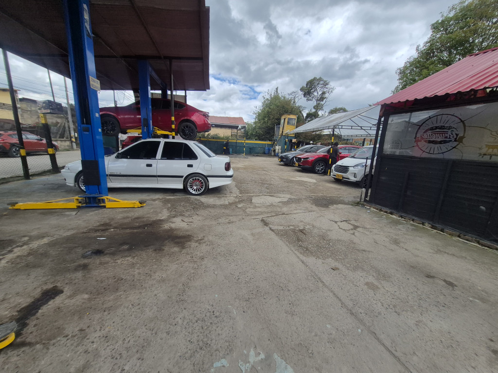 Lote En Venta - Avenida Pradilla, Chia