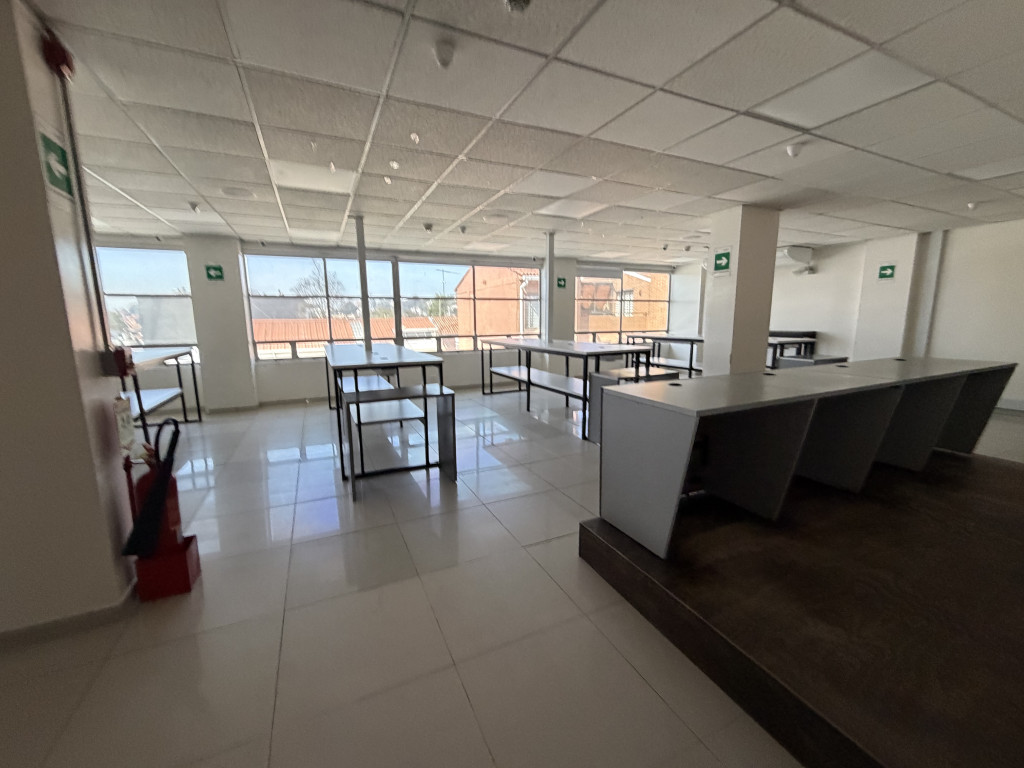 Edificio En Arriendo - Niza, Bogotá