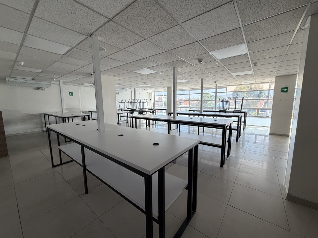 Edificio En Arriendo - Niza, Bogotá