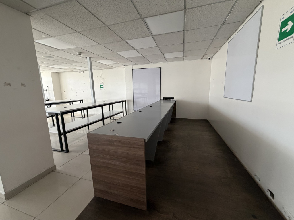 Edificio En Arriendo - Niza, Bogotá