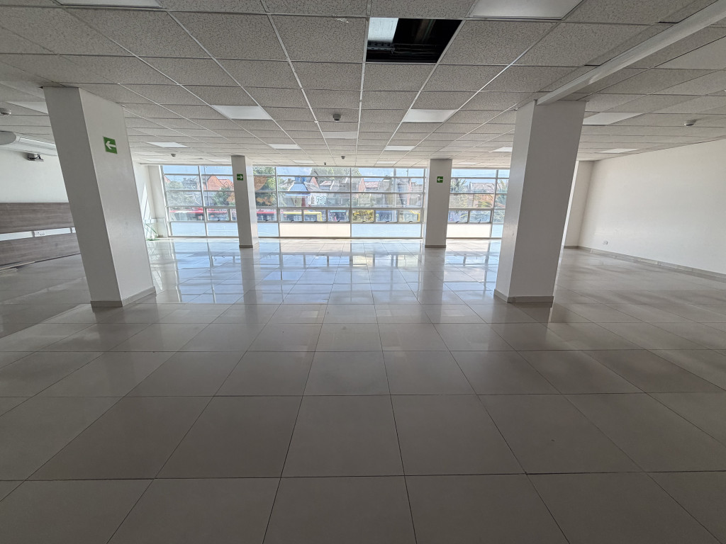 Edificio En Arriendo - Niza, Bogotá