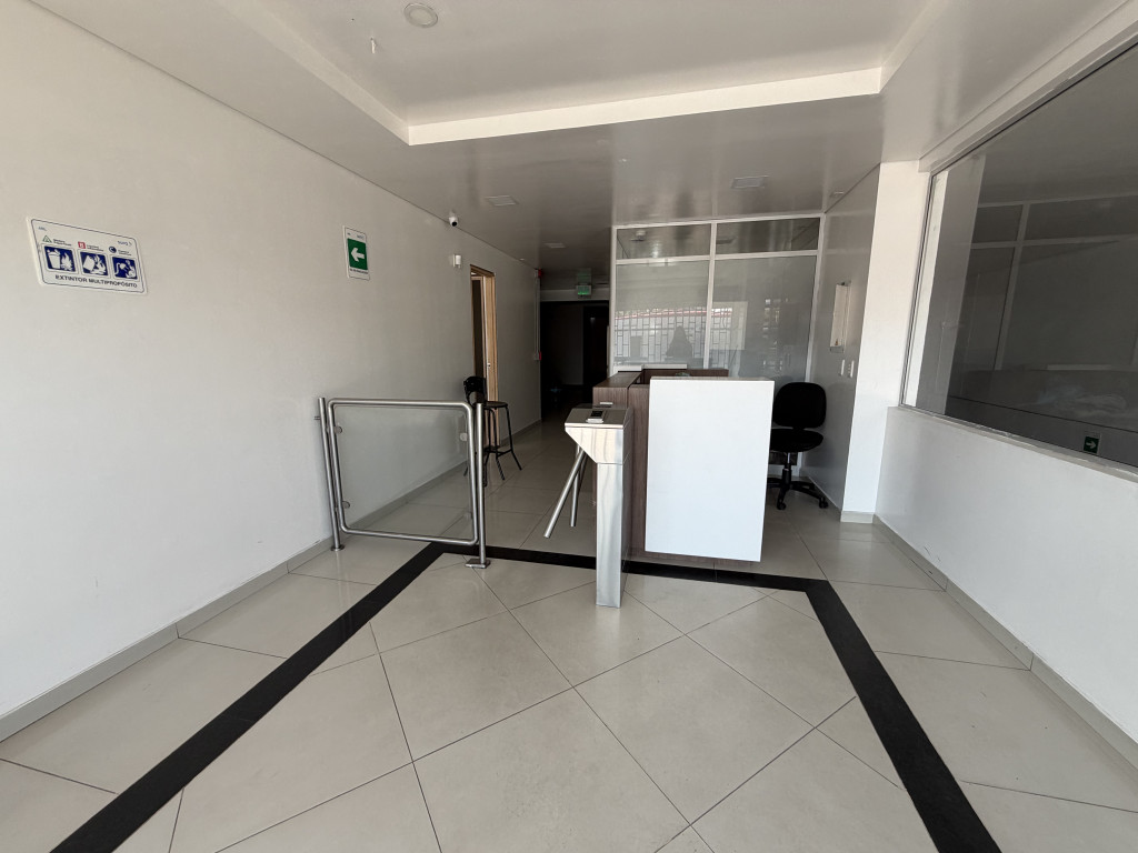 Edificio En Arriendo - Niza, Bogotá