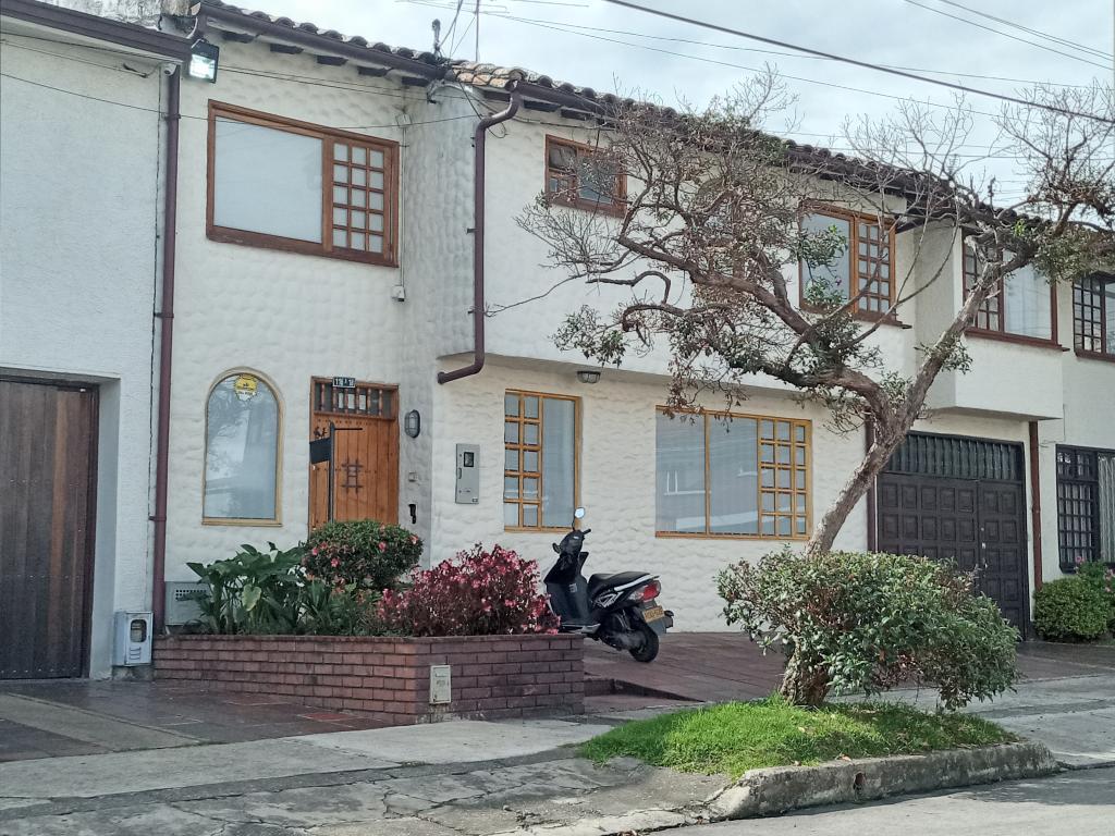 Casa En Venta - Santa Rosa, Bogotá