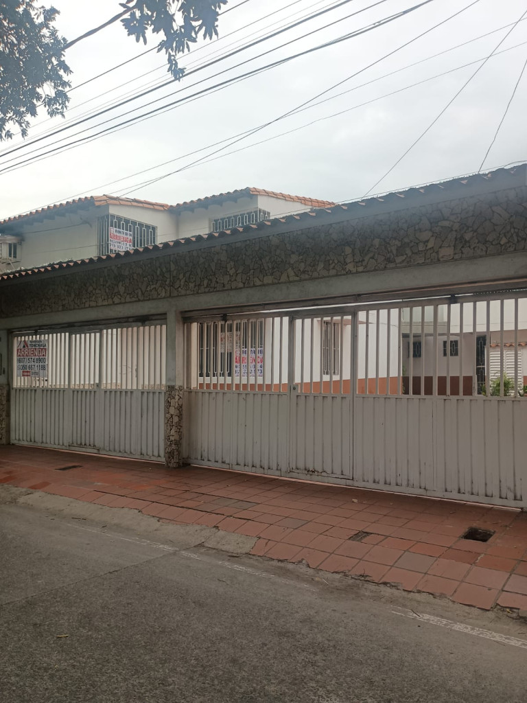 {{ ucwords(strtolower($inmueble['type'])) }}