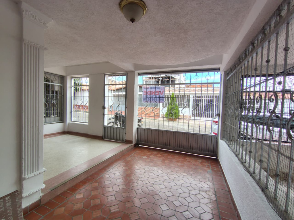 {{ ucwords(strtolower($inmueble['type'])) }}