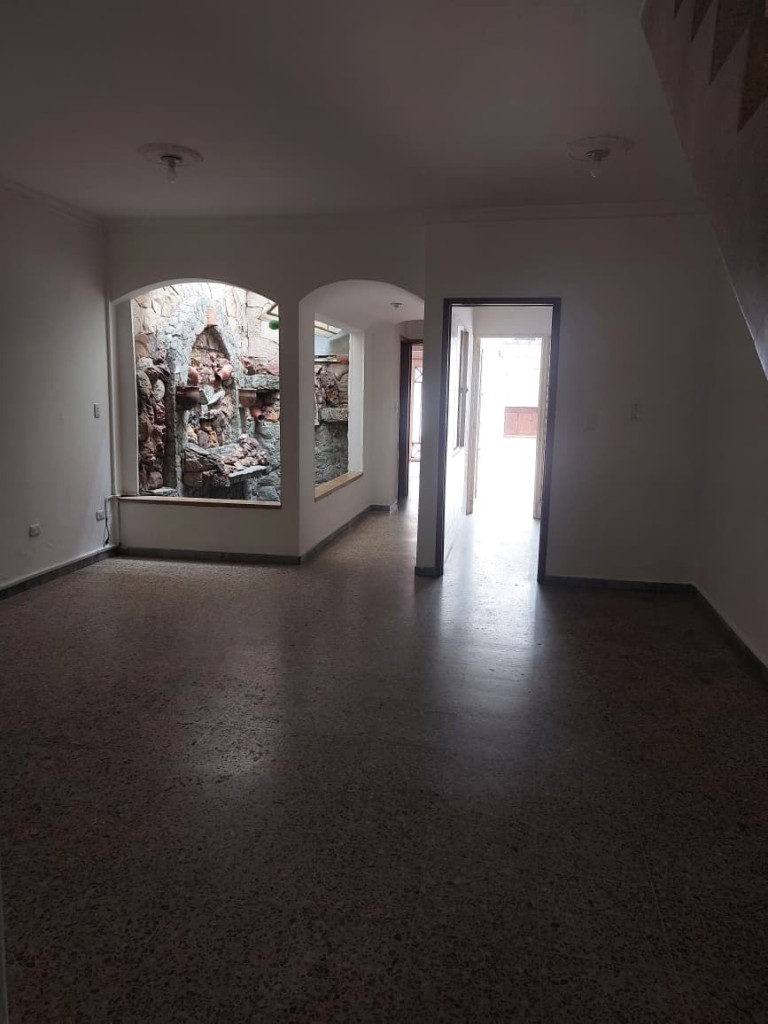 {{ ucwords(strtolower($inmueble['type'])) }}