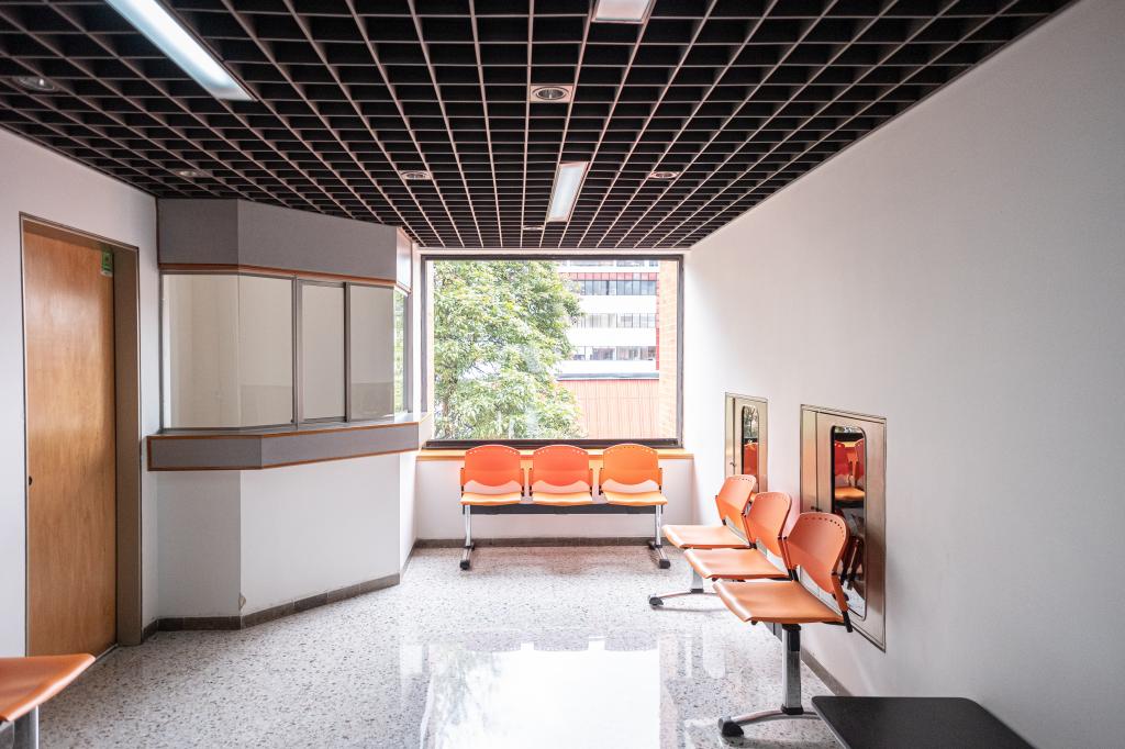 Consultorio En Arriendo - Antiguo Country, Bogotá