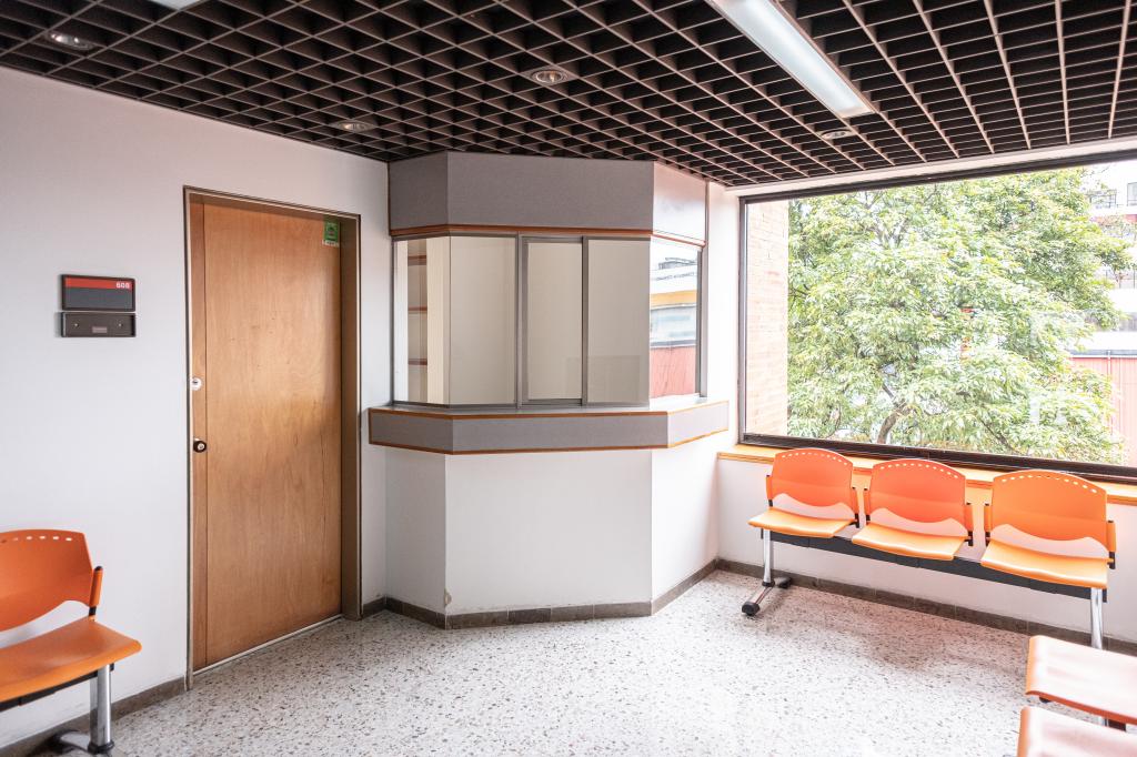 Consultorio En Arriendo - Antiguo Country, Bogotá