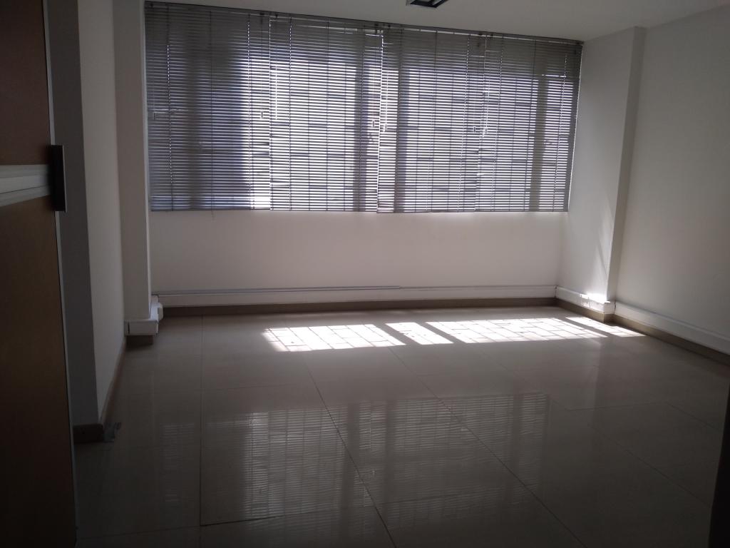 Oficina En Arriendo - Lago Gaitán, Bogotá