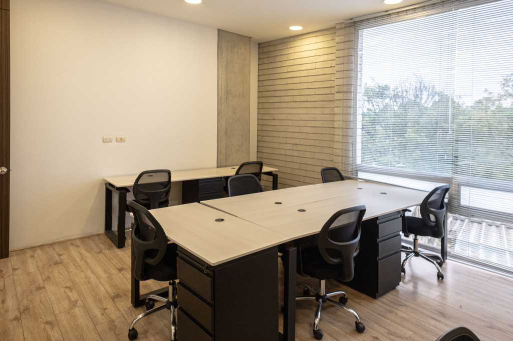 Oficina En Arriendo - Antiguo Country, Bogotá