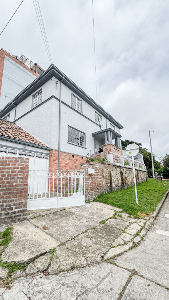 Casa En Arriendo - Los Rosales, Bogotá