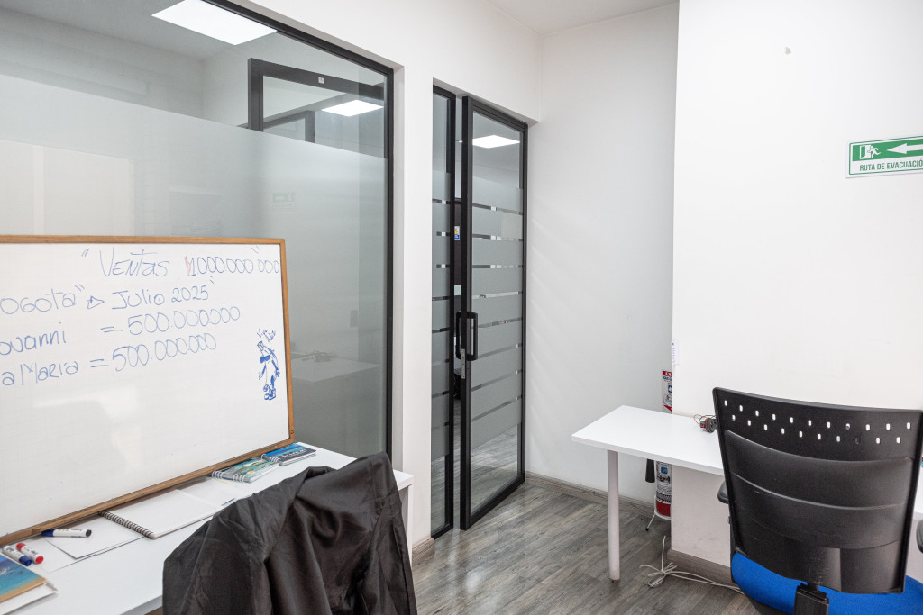 Oficina En Arriendo - Antiguo Country, Bogotá