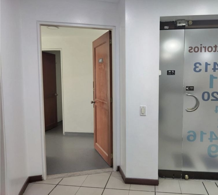 Consultorio En Arriendo - Antiguo Country, Bogotá