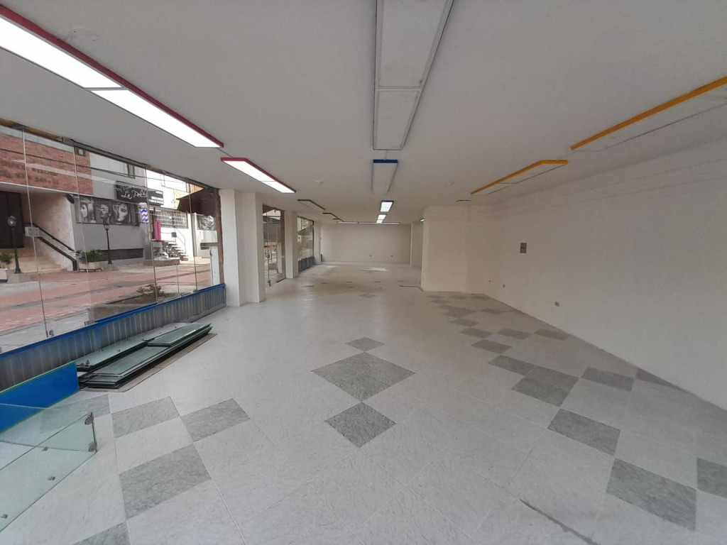 Local En Arriendo - Santa Barbara Occidental-Usaquén, Bogotá