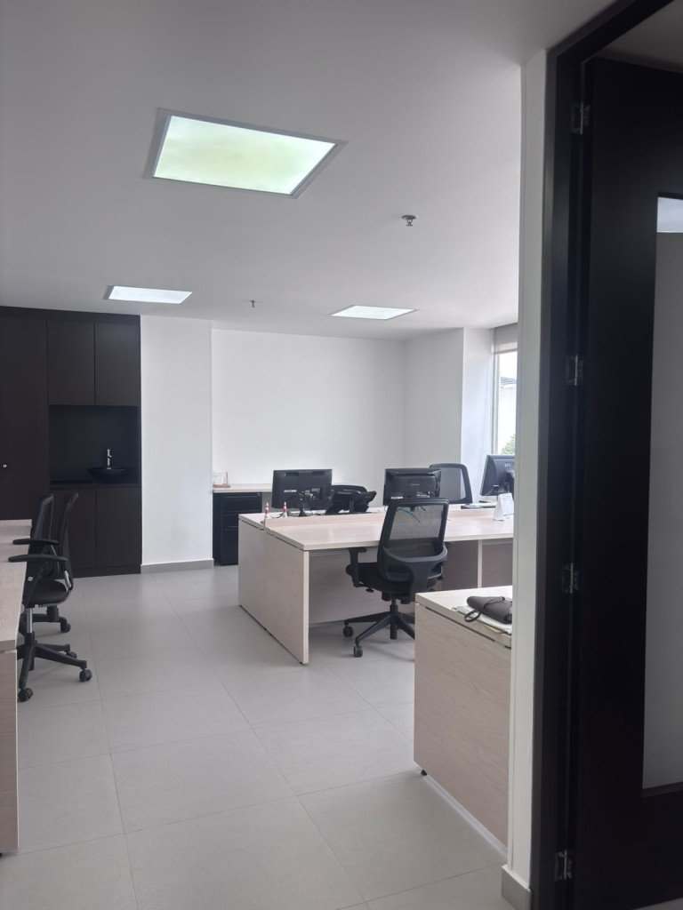 Oficina En Venta - La Castellana, Bogotá