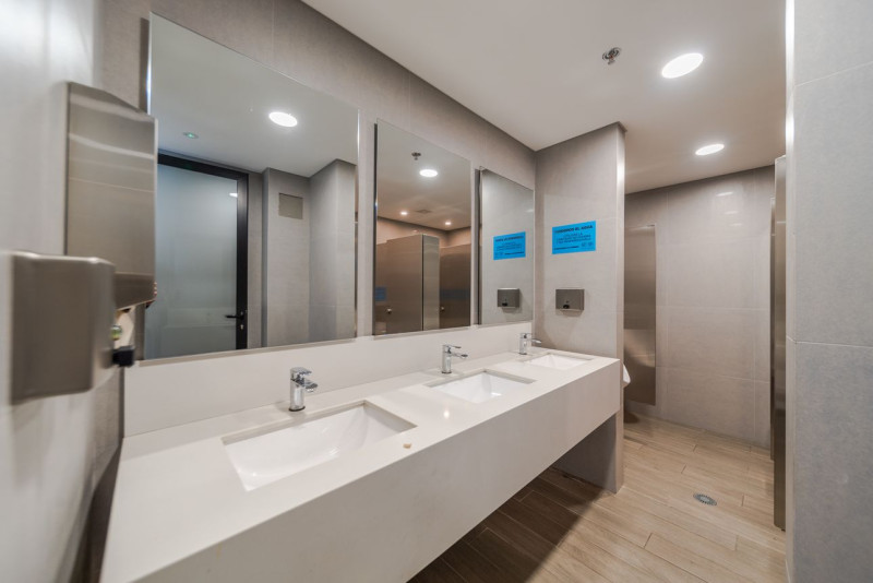 Oficina EN ARRIENDO/VENTA EN North Point, código: 15932 - 23